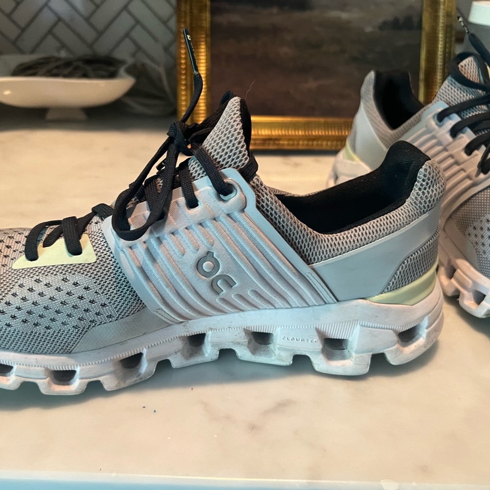 Brand new Cloudswift ON sneakers size 11.